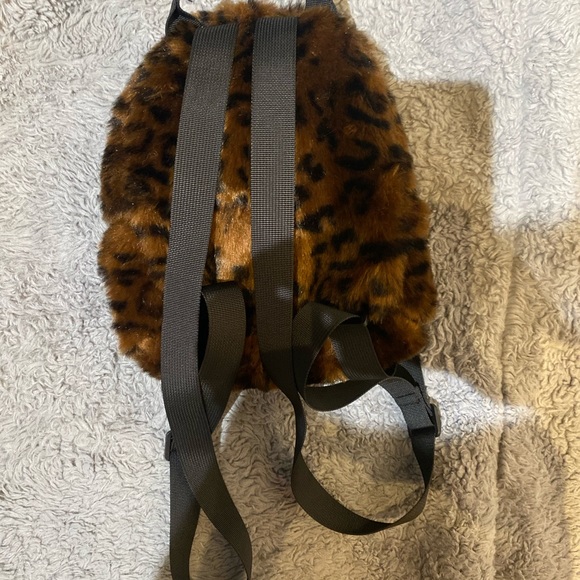 Mini soft leopard backpack - Picture 4 of 4